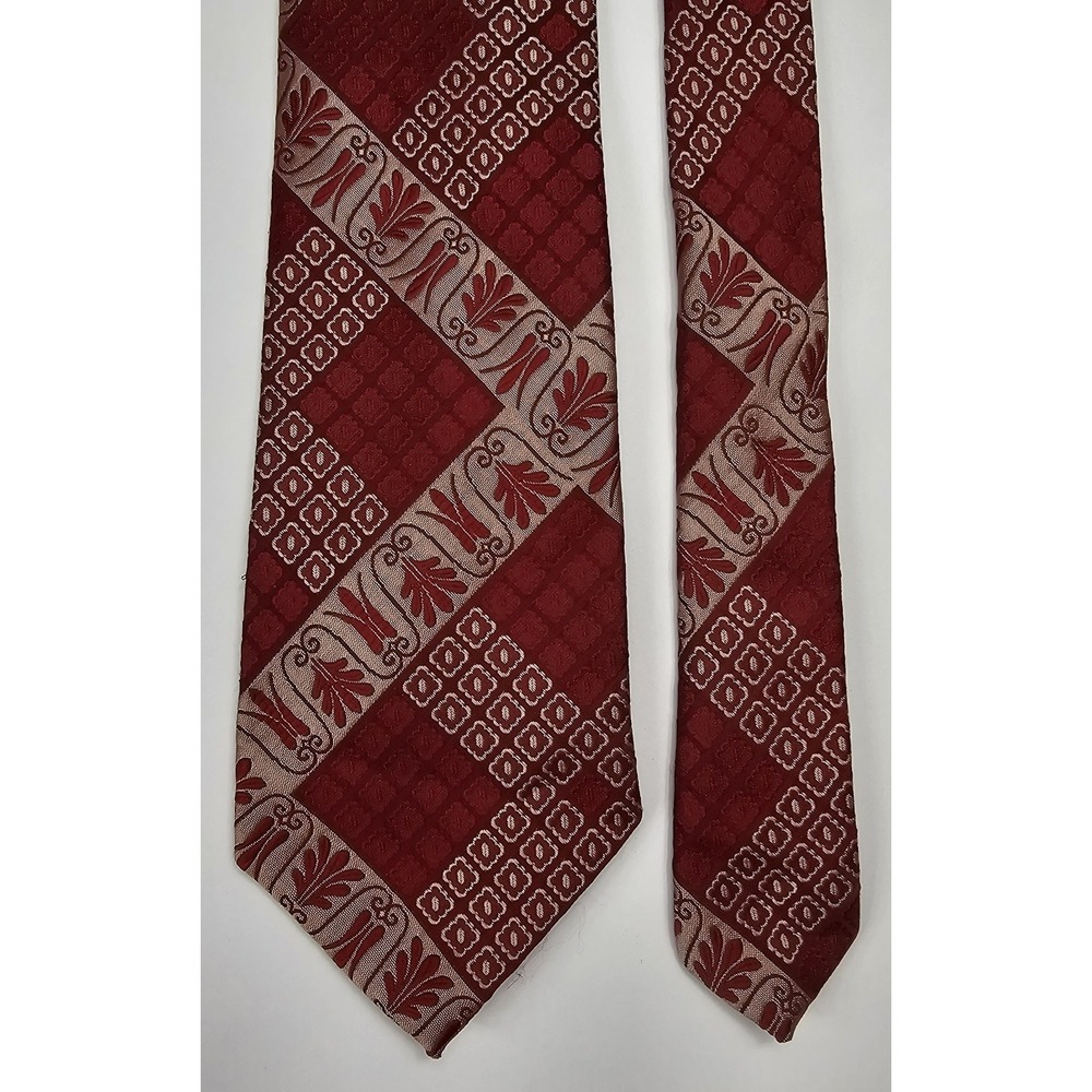 Vintage Wembley Tie Red Tan‎ Polyester Made In USA 55"x4"